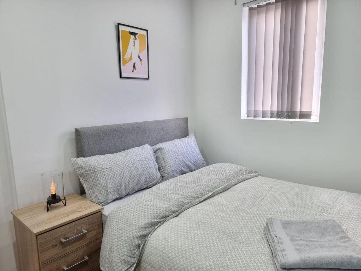 Charming Accommodation Steps From Downtown Liverpool Exterior foto